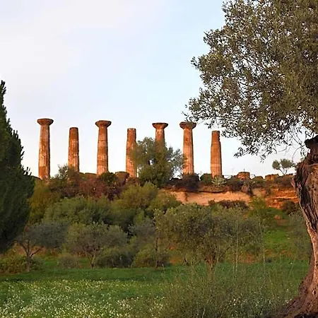 Kolymbetra לינה וארוחת בוקר 3*